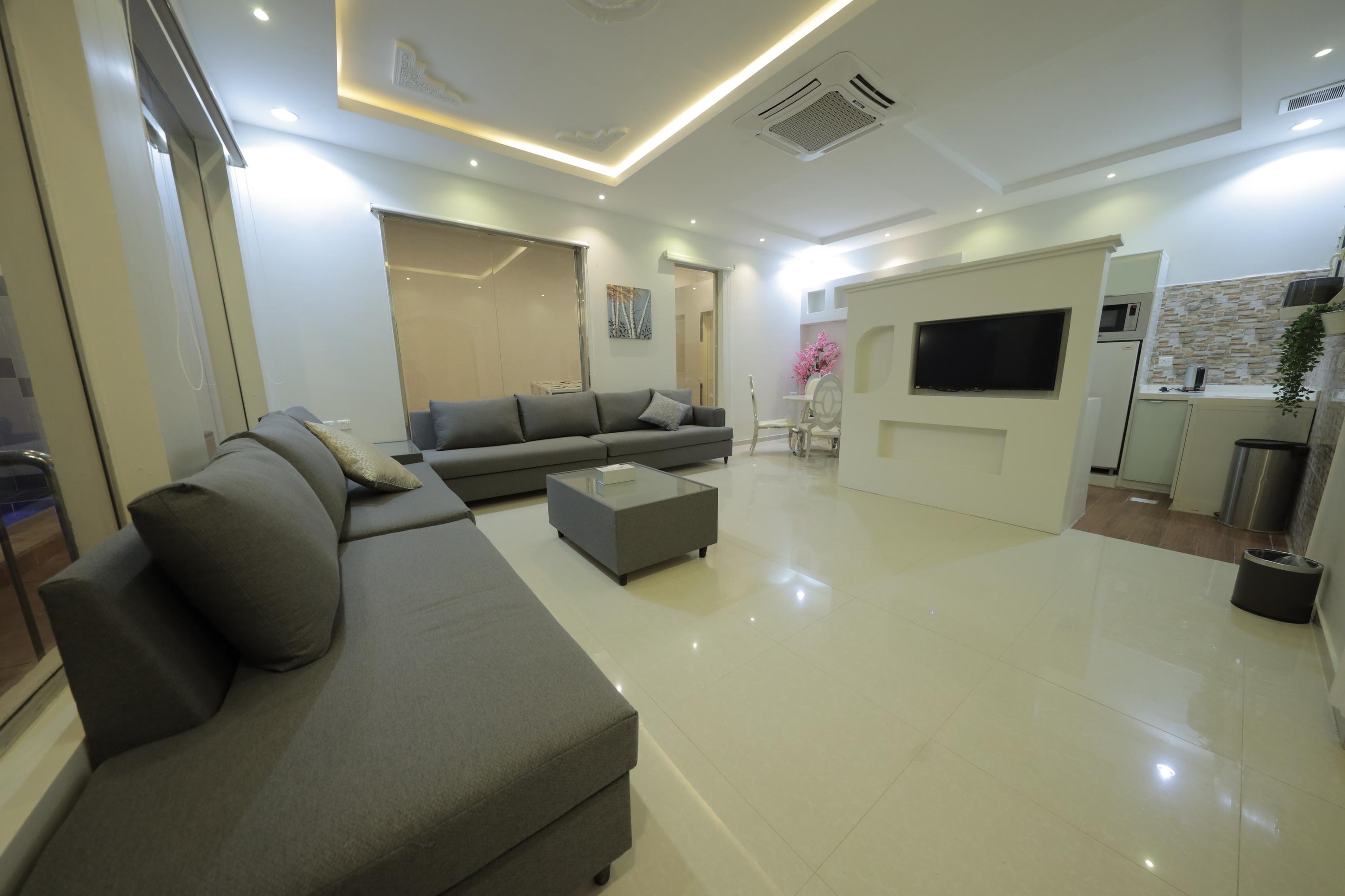 شاليه بتصميم رائع ومسبح | 2661 غرفة معيشة