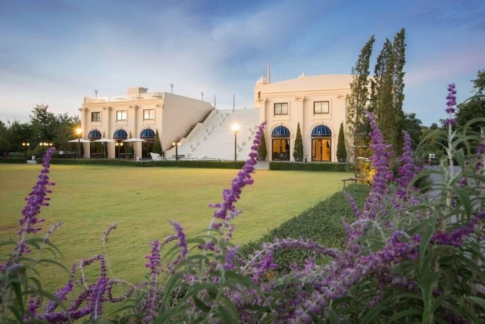 Jupiter Trevi Resort and Spa Exterior