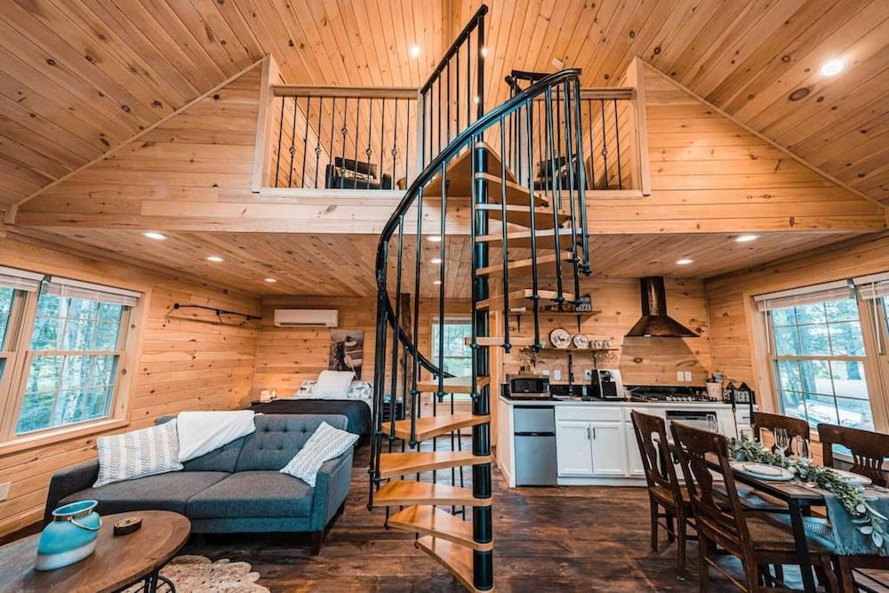 Moonlight Treehouse-amazing Views Private hot tub