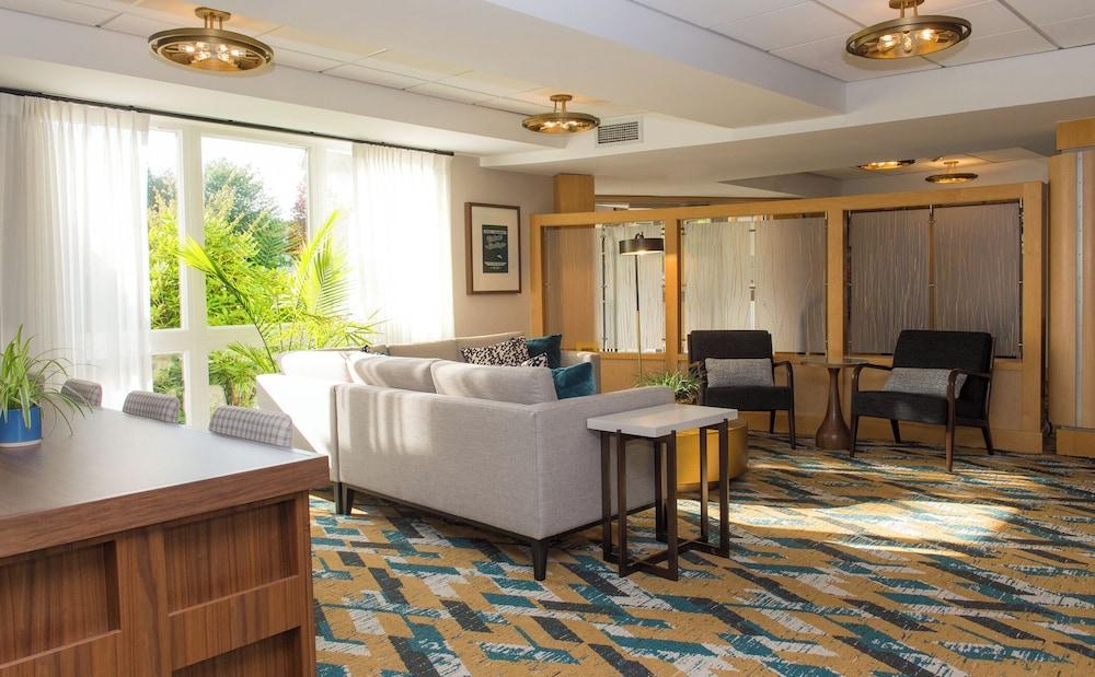 The Wylie Inn and Conference Center at Endicott College Lobby Sitting Area