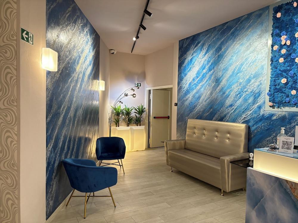 Blue Shades Aparthotel