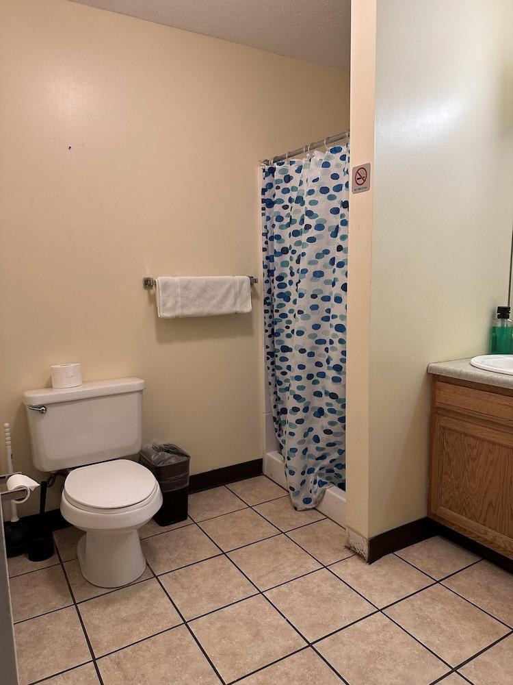 Cute Downtown APT Quick Safe Walk to PPG Arena Room