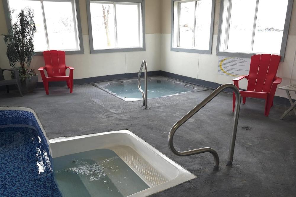 Super 8 by Wyndham Swift Current Waterslide
