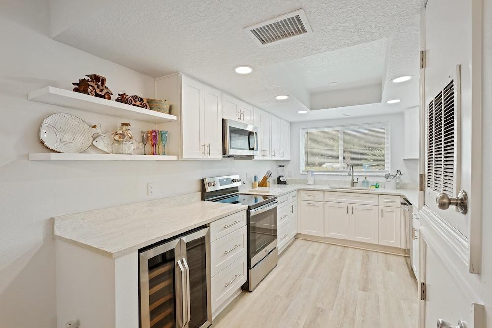Beachside Gem Sea Woods Condo 153 - Close to Pool Beach Access Room