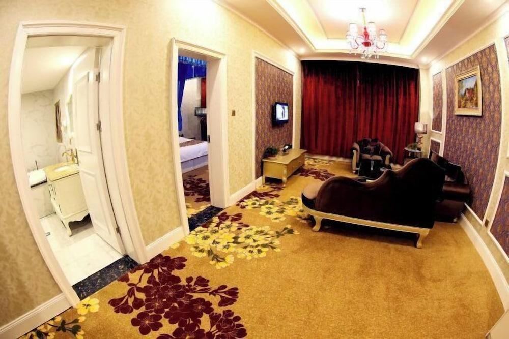 Wangfu Holiday Hotel