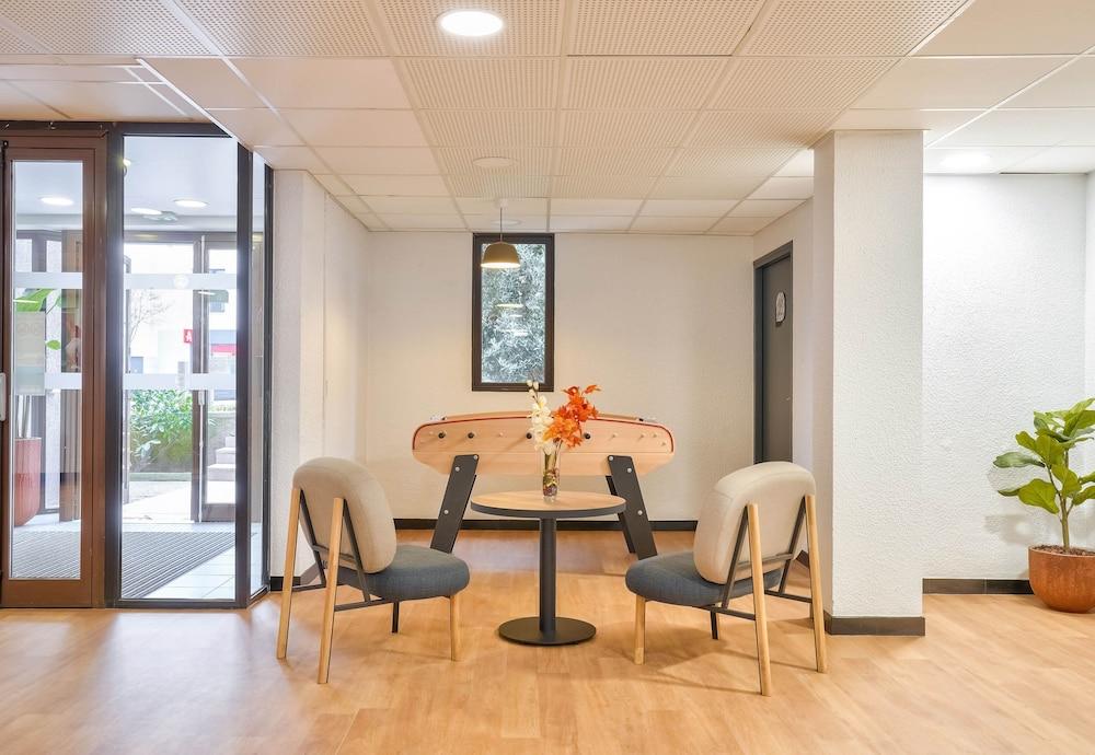 بي آند بي هوتل باريس شاتيلون الردهة