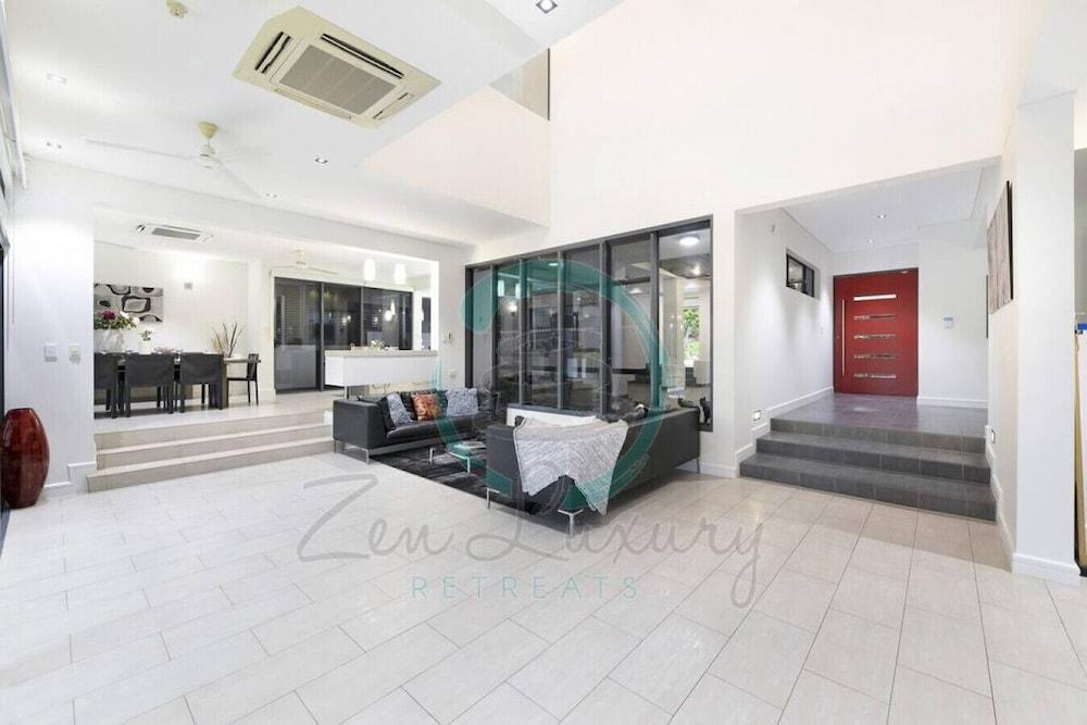 زينلوكس إنفينيتي -  بد روم ويث برايفات بول داخلي