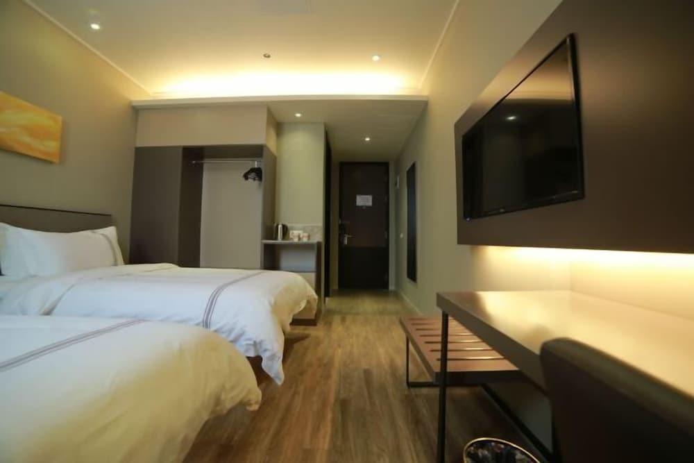 Ease Hotel (Beijing Liangxiang University Town)