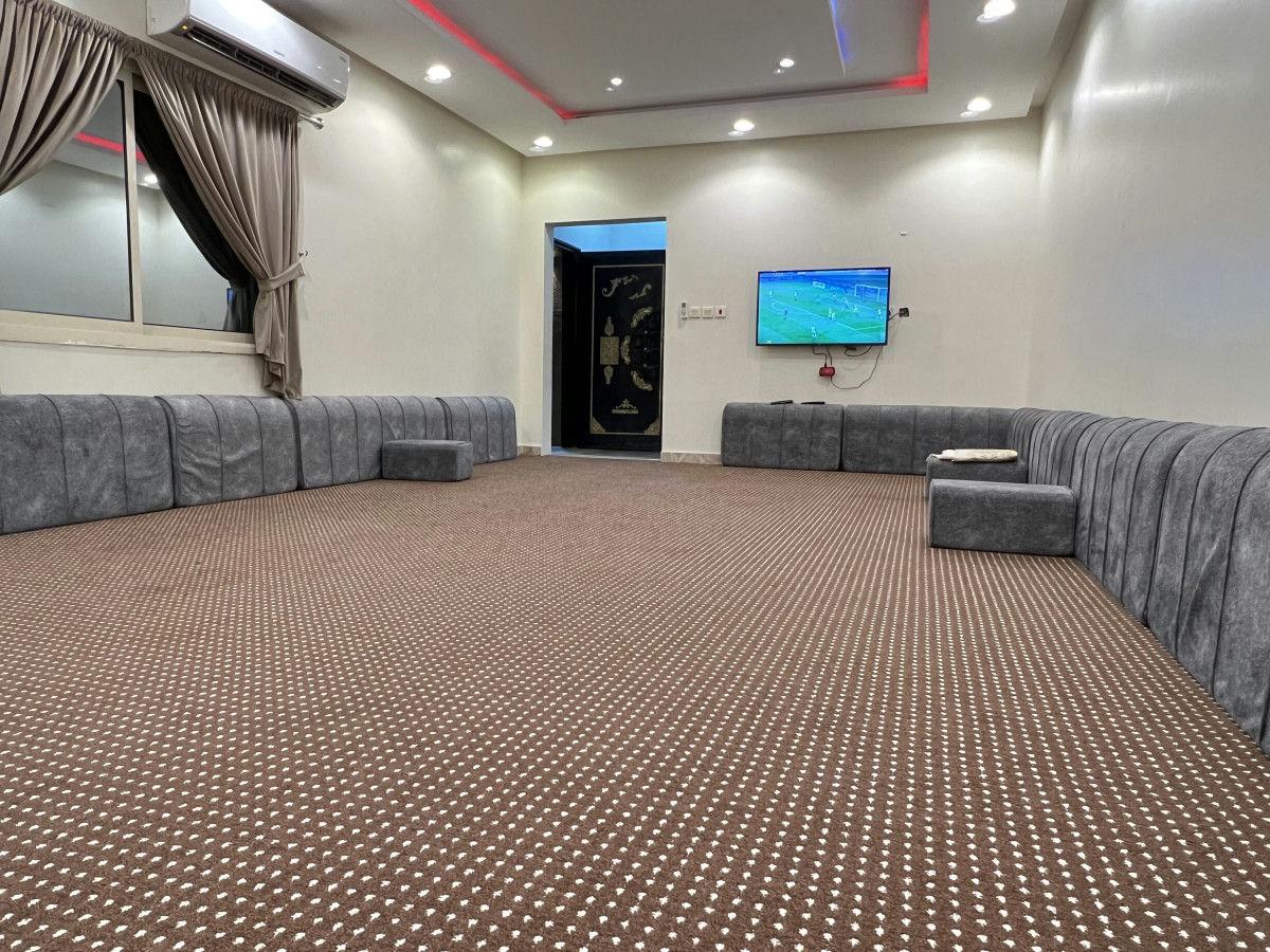 شاليه بتصميم جذاب وألعاب مائية | 4606 مجلس داخلي