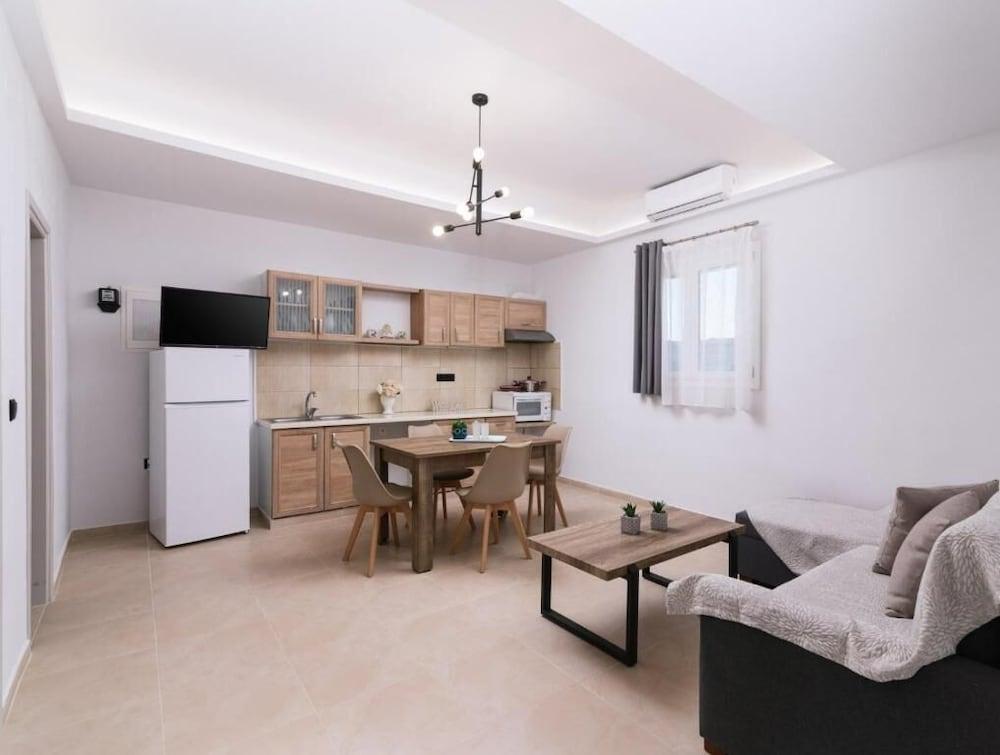 Alcyone Country House with private pool Room