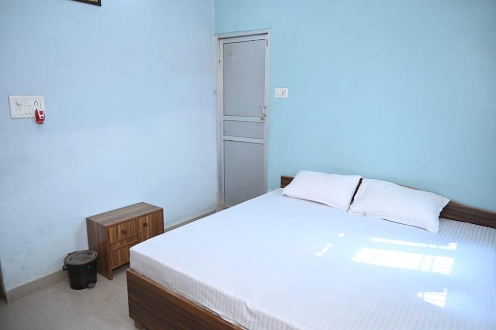 Goroomgo Mahamaya Guest House Varanasi Room