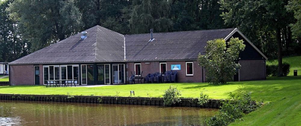 Well Furnished Home for Groups with Dishwasher near Water