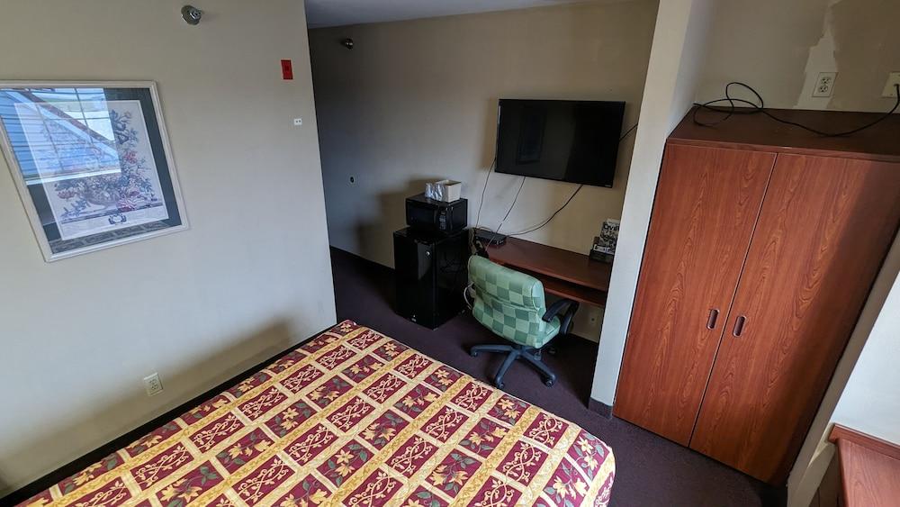 اسانت كلير إن آند سويتس غرفة