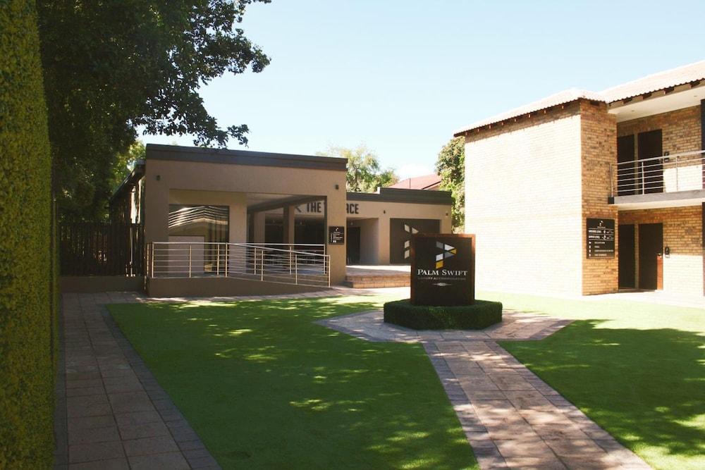 Palm Swift Luxury Accommodation Exterior