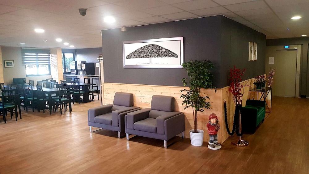 أورو أوتل باري كريتاي