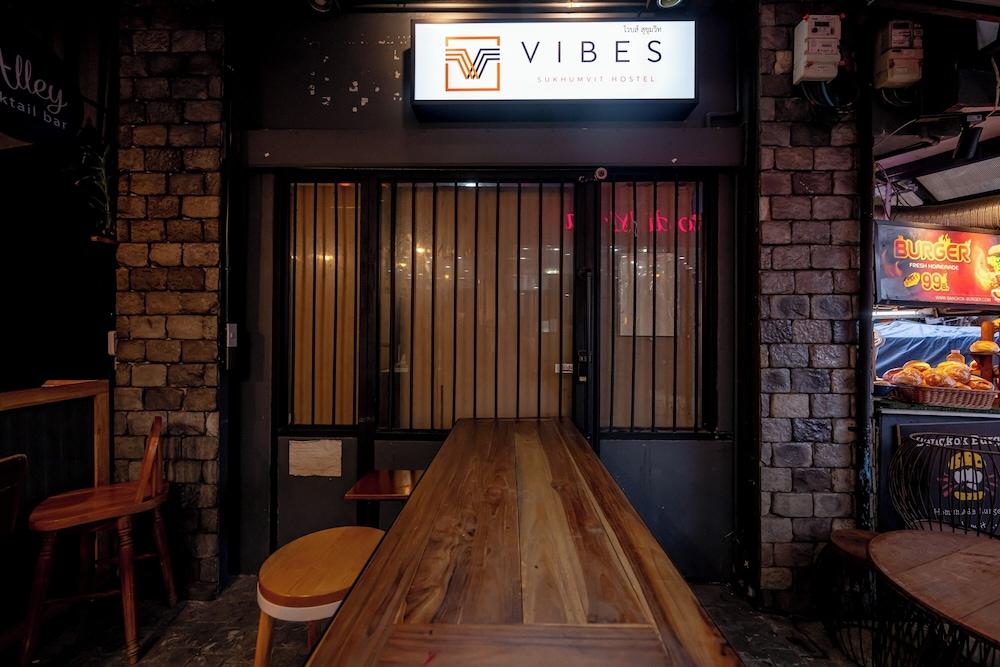 Vibes Hostel Bangkok Exterior
