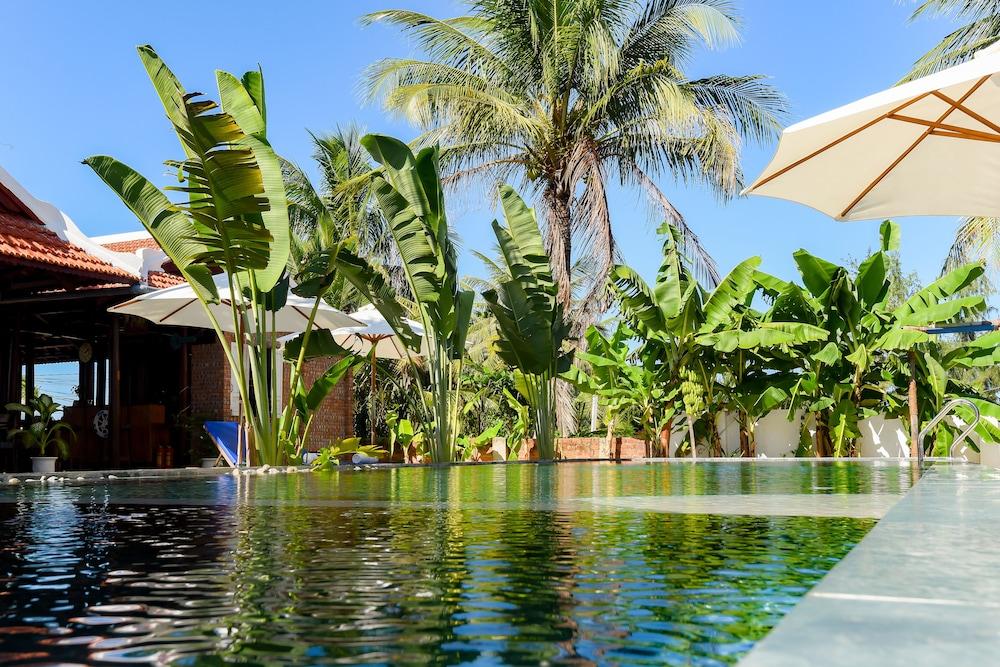 Hoi An Local Villa Waterslide