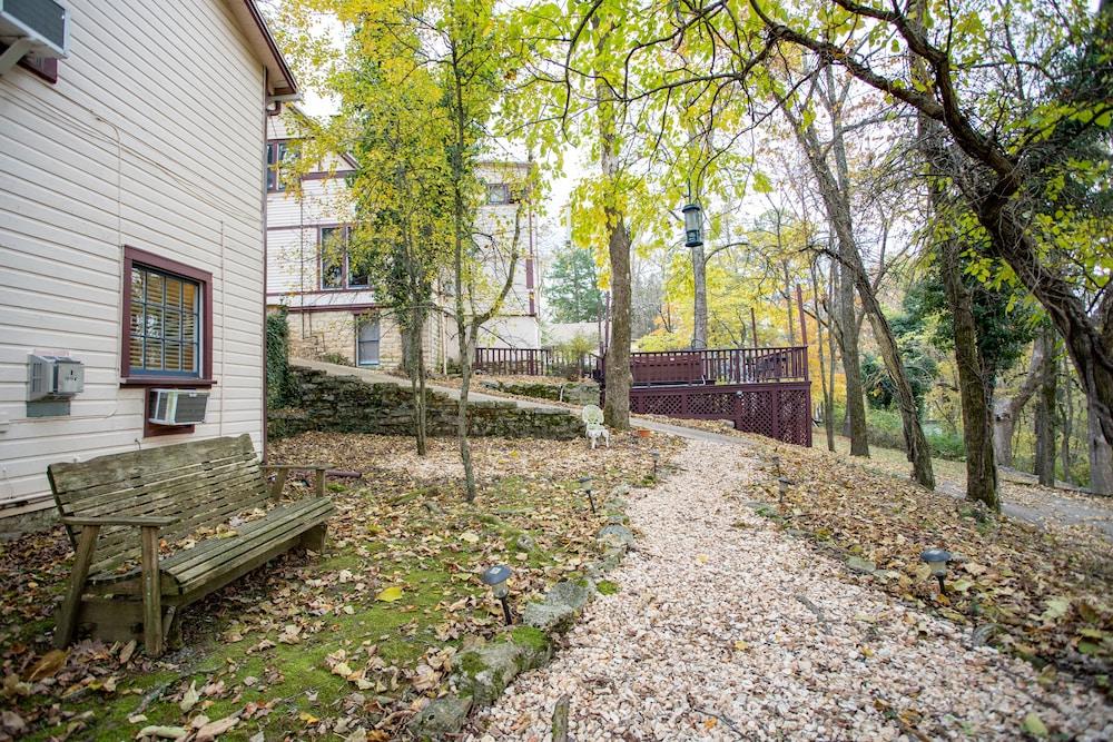 5 Ojo Inn Bed and Breakfast Exterior