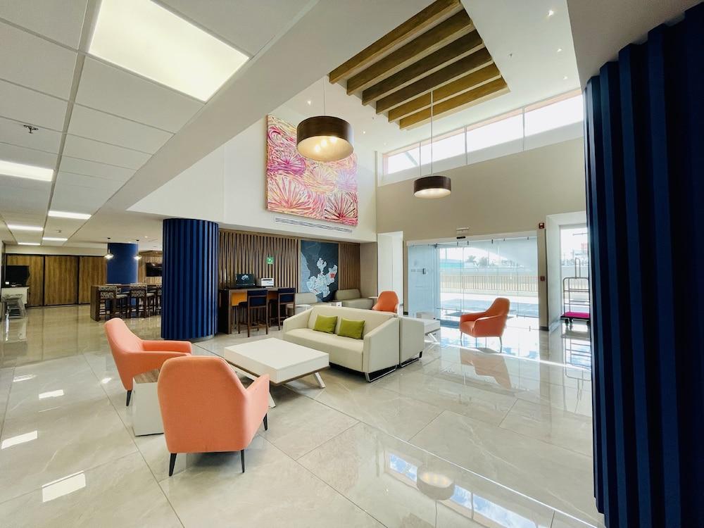 هوليداي إن إكسبرس  وادايلجا ج ريا ٓالاراتا ٓو ن يايتت ب باي آيتش جي المنطقة الخارجية