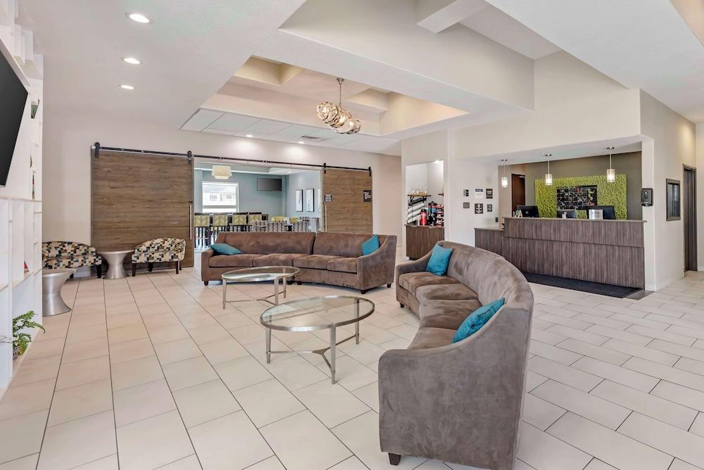 Best Western Plus Pflugerville Lobby