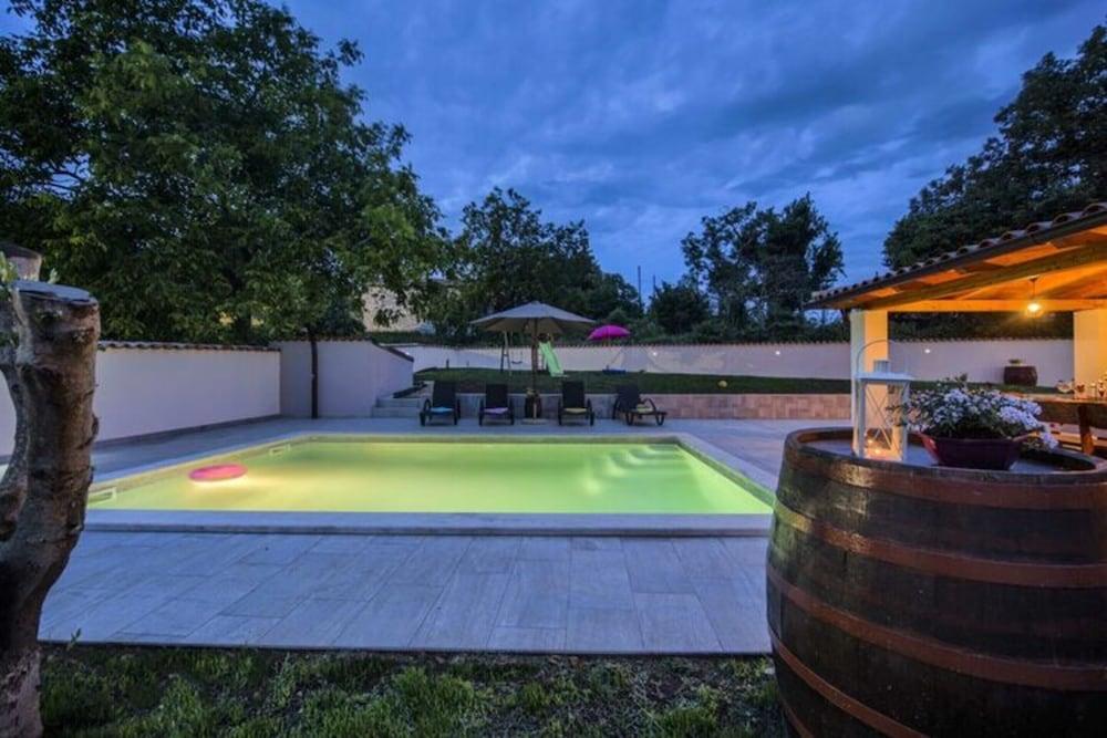 Villa G With Pool in Barban