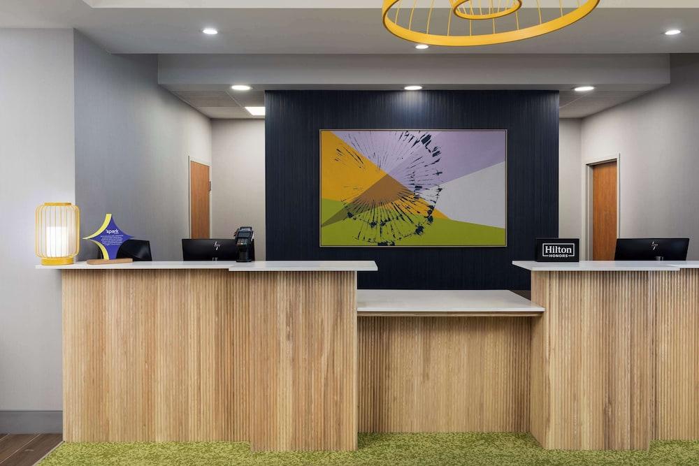 سبارك باي هيلتون جويلف منطقة الاستقبال