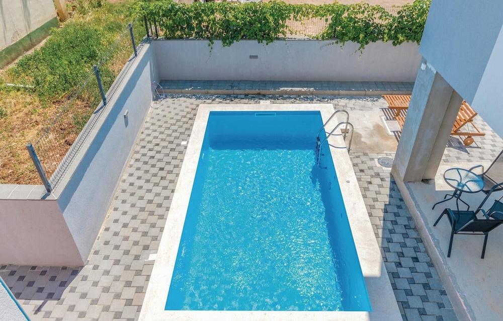 Nice Apartment in Biograd na Moru With Wifi and Outdoor Swimming Pool Exterior