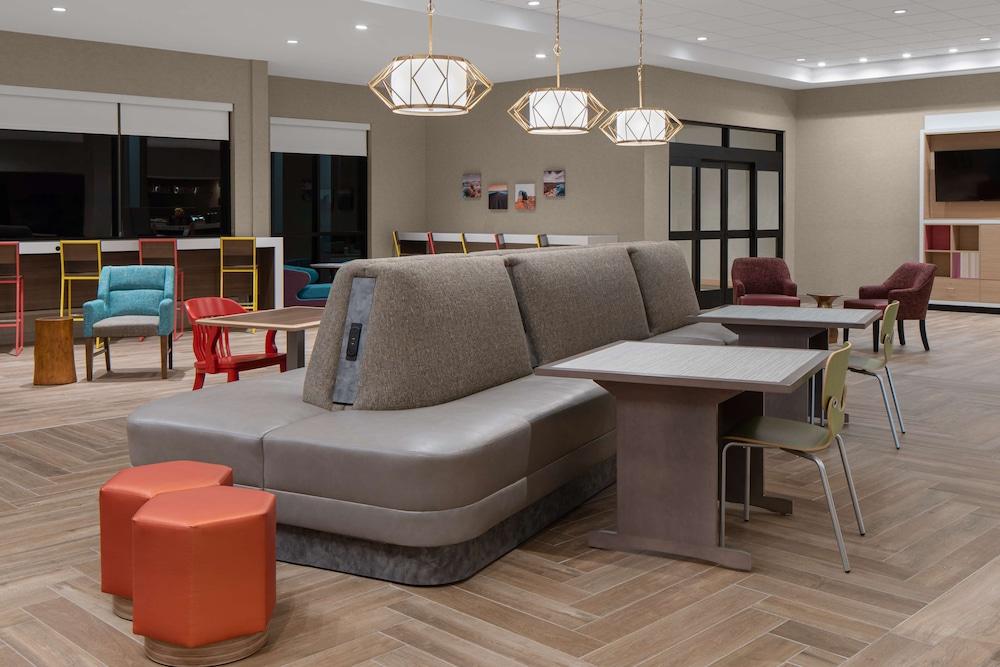 Home2 suites by Hilton, Carlsbad, New Mexico Lobby