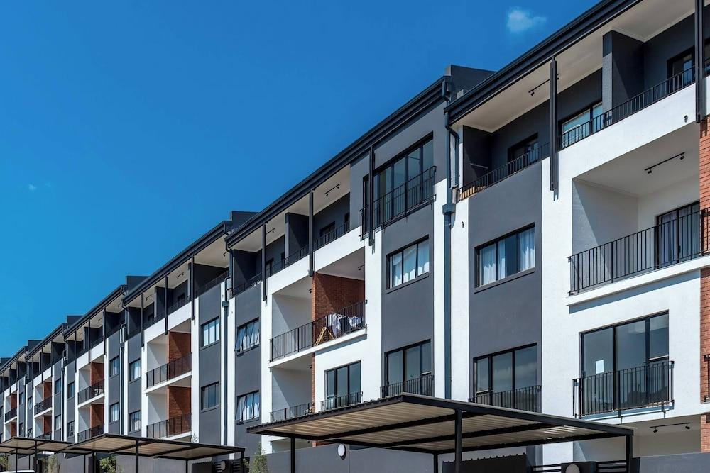 Long & Short Stays With Uncapped Wi-fi & Security Exterior