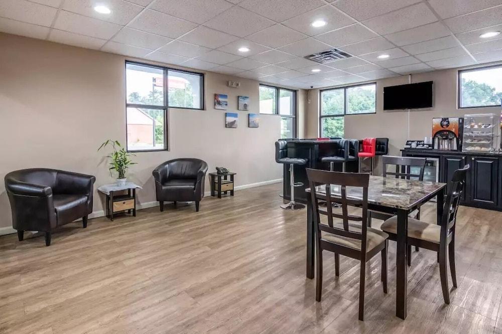 أميريكاز بيست فاليو إن أوبيليكا منطقة الجلوس في الردهة