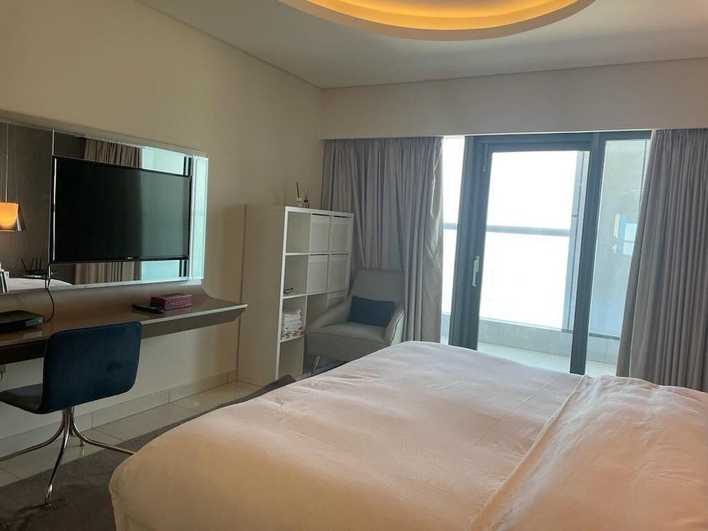 أبراج داماك تاورز من فنادق ومنتجعات باراماونت غرفة