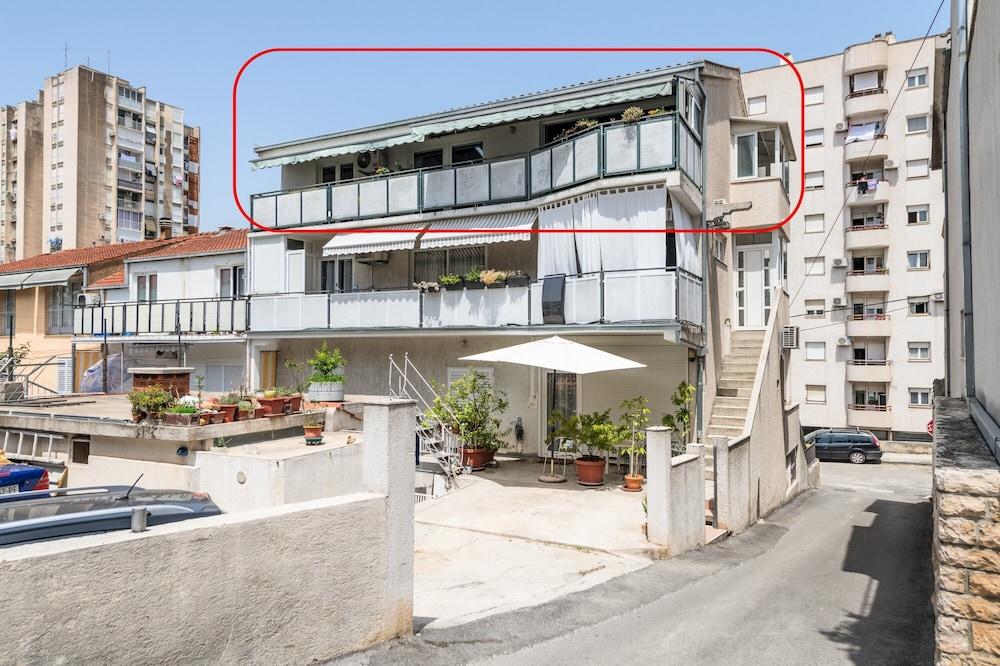 سبيشوس أبارتمنت زفون ويذ 3 بالكونيس آند باركينج المنطقة الخارجية