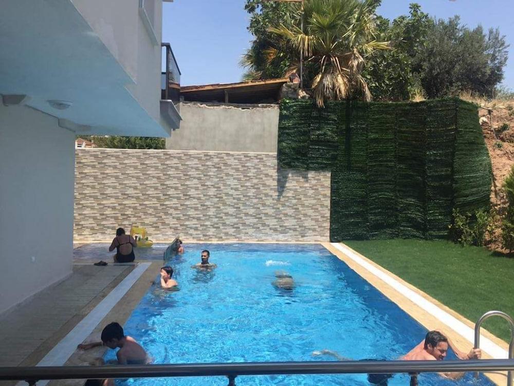 أنتيوش أبارت أوتل حمام سباحة مغطى/مكشوف