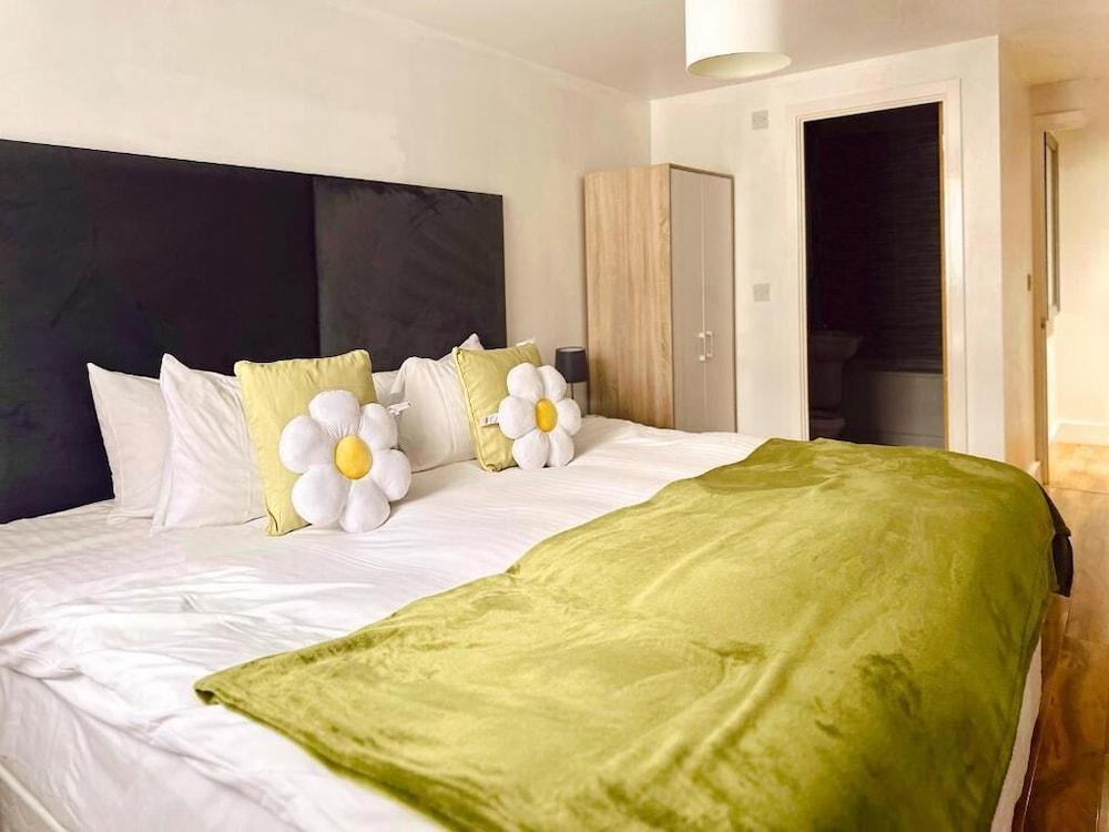 كاناري وارف أبارتمنتس