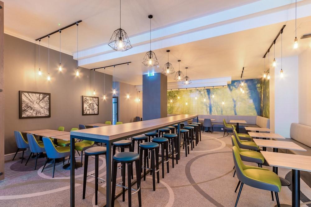 ثيسل إكسبريس لندن لوتون الردهة