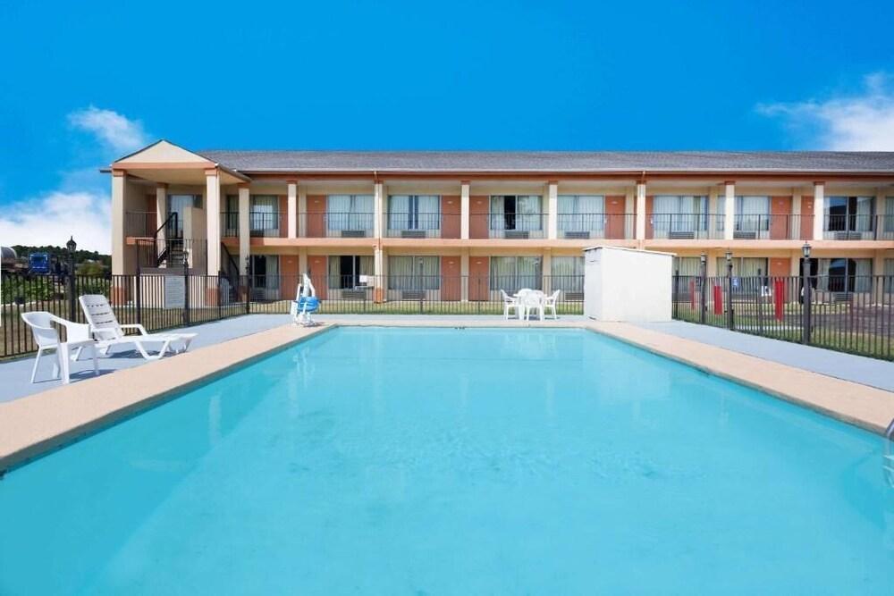 Arya Inn & Extended Stay Waterslide