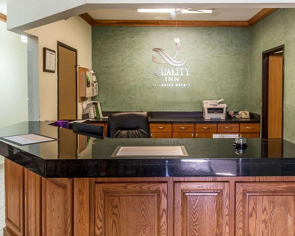 Quality Inn at Collins Road - Cedar Rapids Lobby