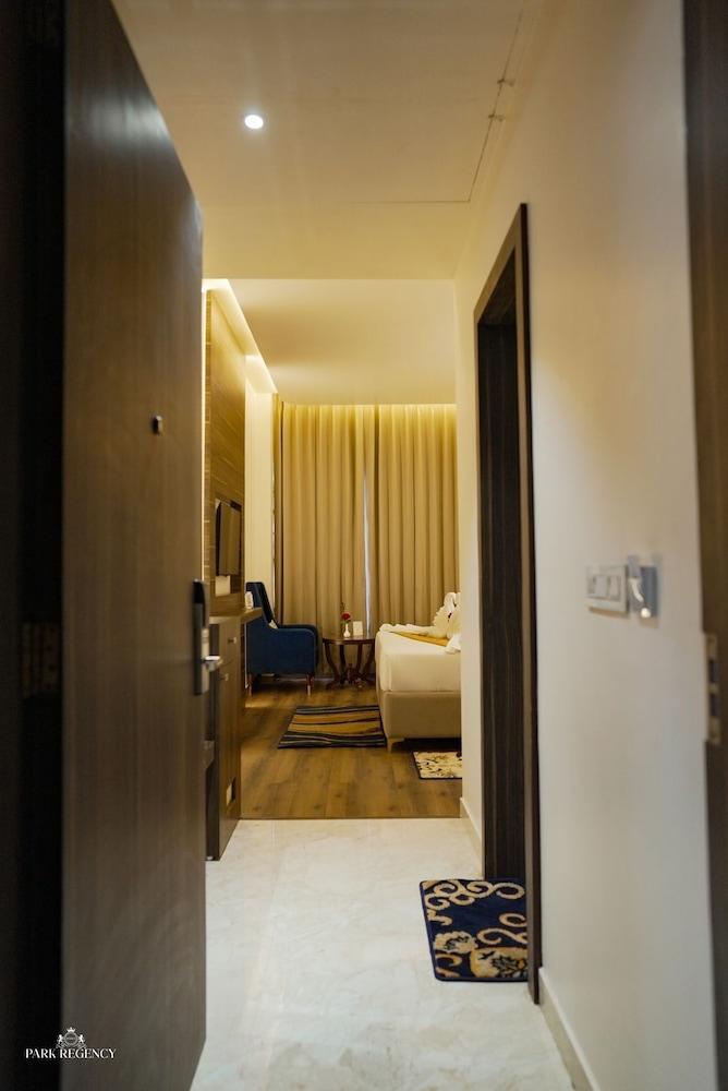 PARK REGENCY Room