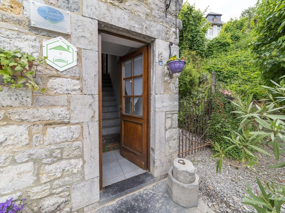 Charming Cottage in Anseremme With Fenced Garden Exterior