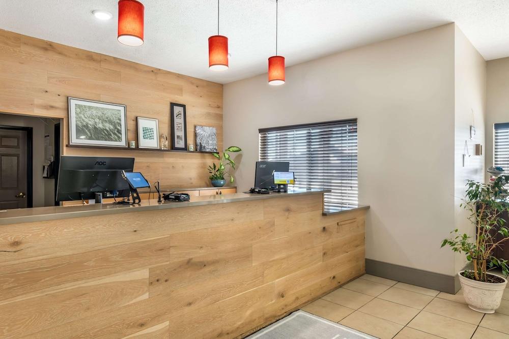 كانتري إن آند سويتس باي راديسون، ووتر تاون، داكوتا الجنوبية الردهة