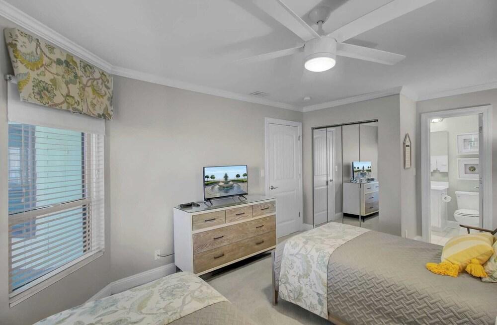 502 Summerhouse by Avantstay Ocean Front Condo w/ Community Pool Access Interior