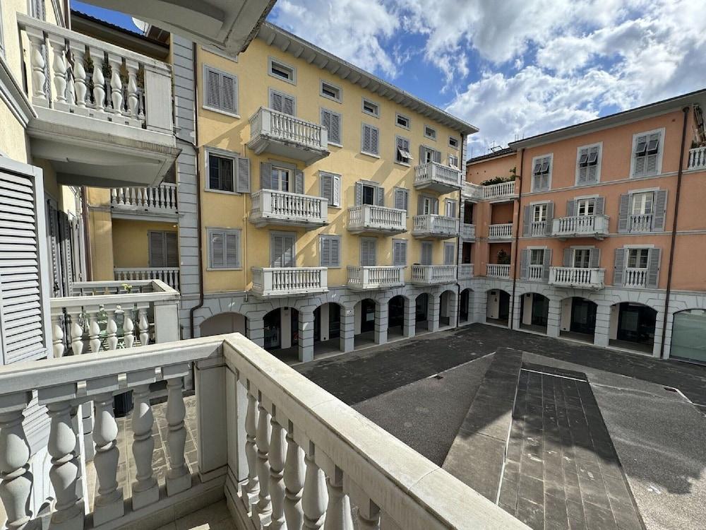 Villa in Lucca With Pool & Vineyards Exterior