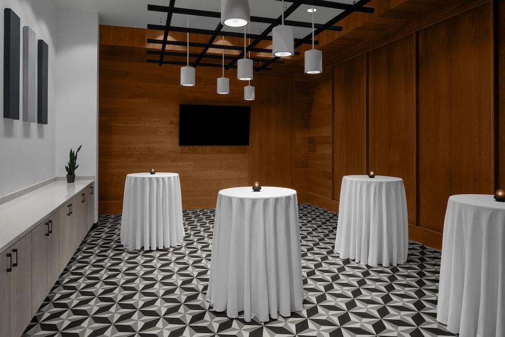 رينايسانس كولومبوس ويسترفيل بولاريس هوتل منطقة الاستقبال