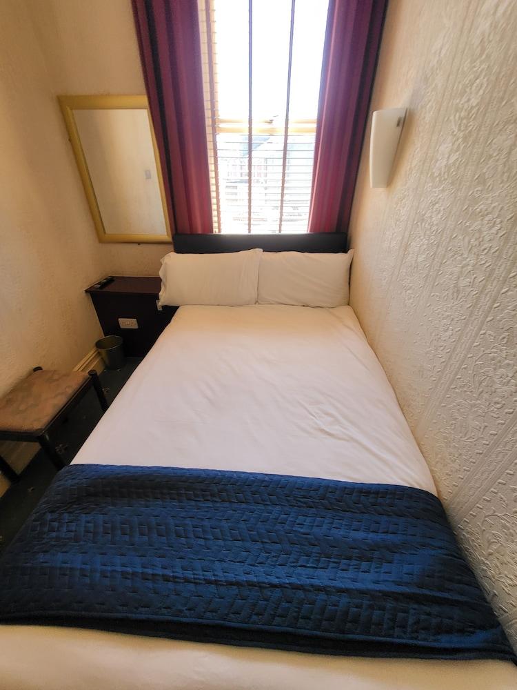 Grampian Guest House Room