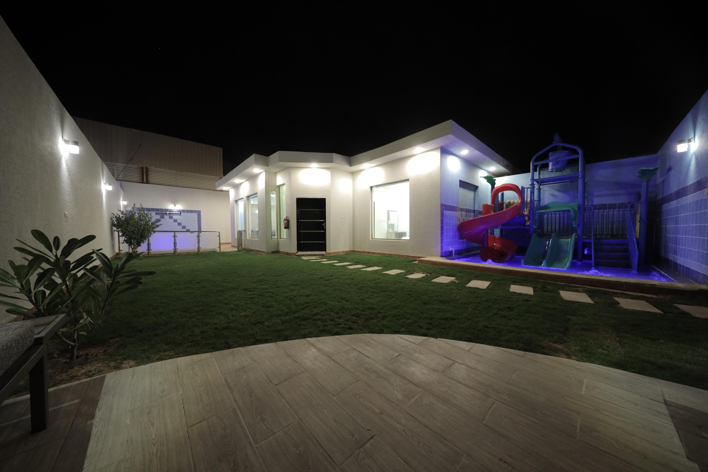 شاليه بتصميم رائع ومسبح | 2661 زحليقة مائية