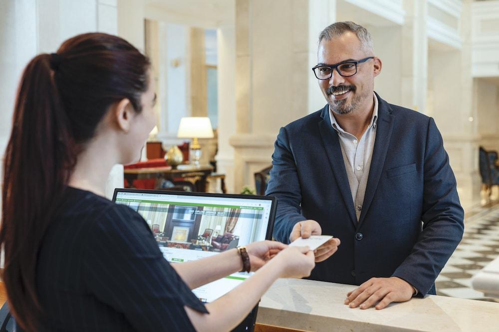 Riviera Rayhaan by Rotana Doha Reception