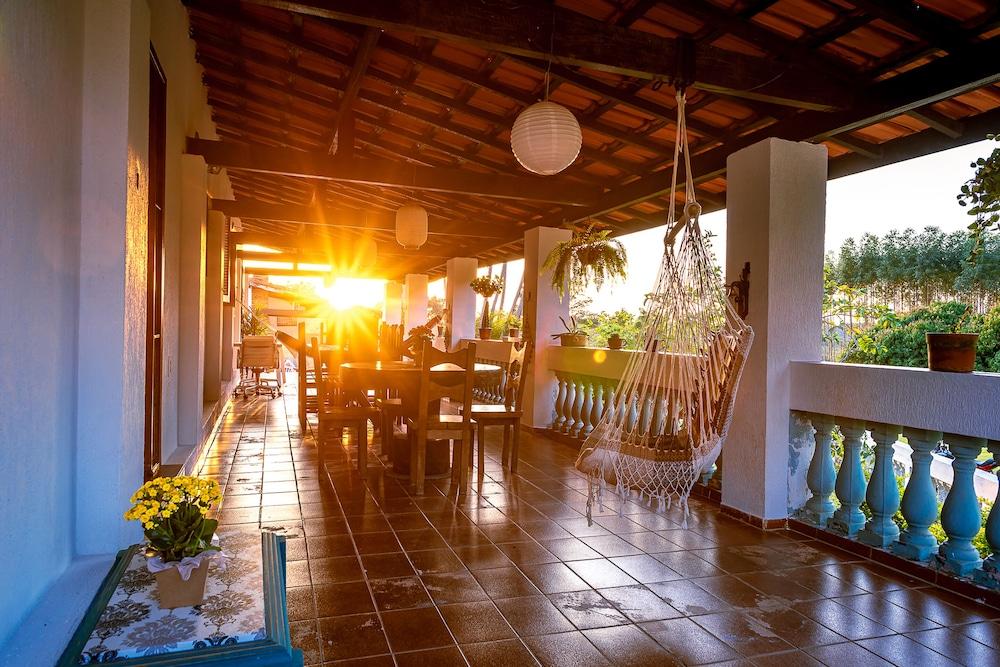 سيتيو كوم بيسينا إي لاجوا بارتيكولار المنطقة المحيطة بالمنشأة