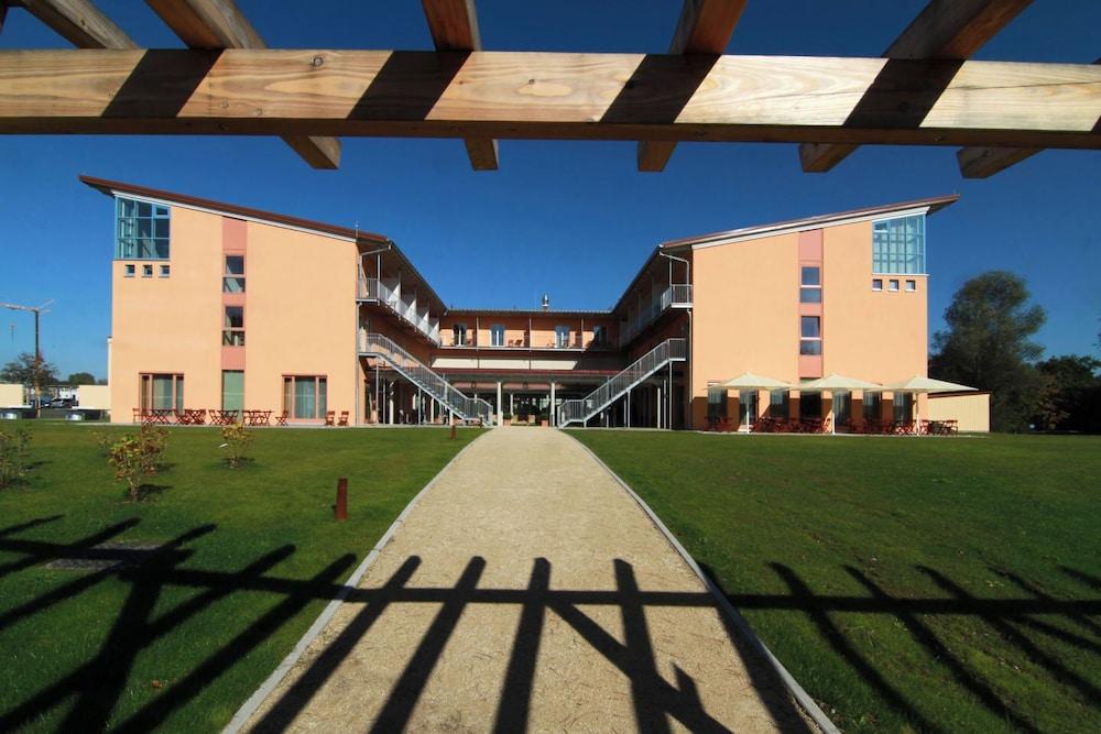 جوفا هوتل كيمبتين