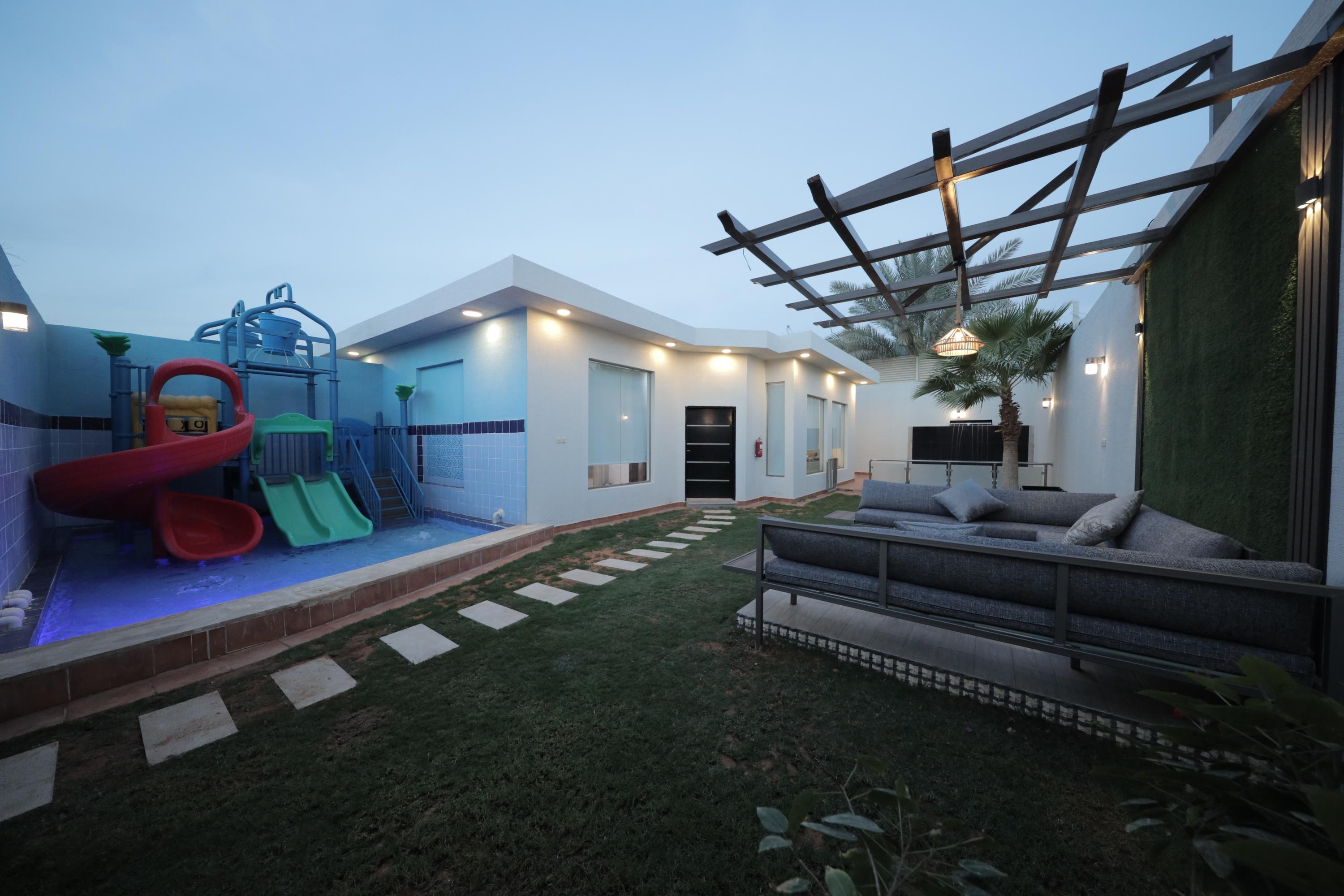 شاليه بتصميم أنيق وألعاب أطفال | 2654