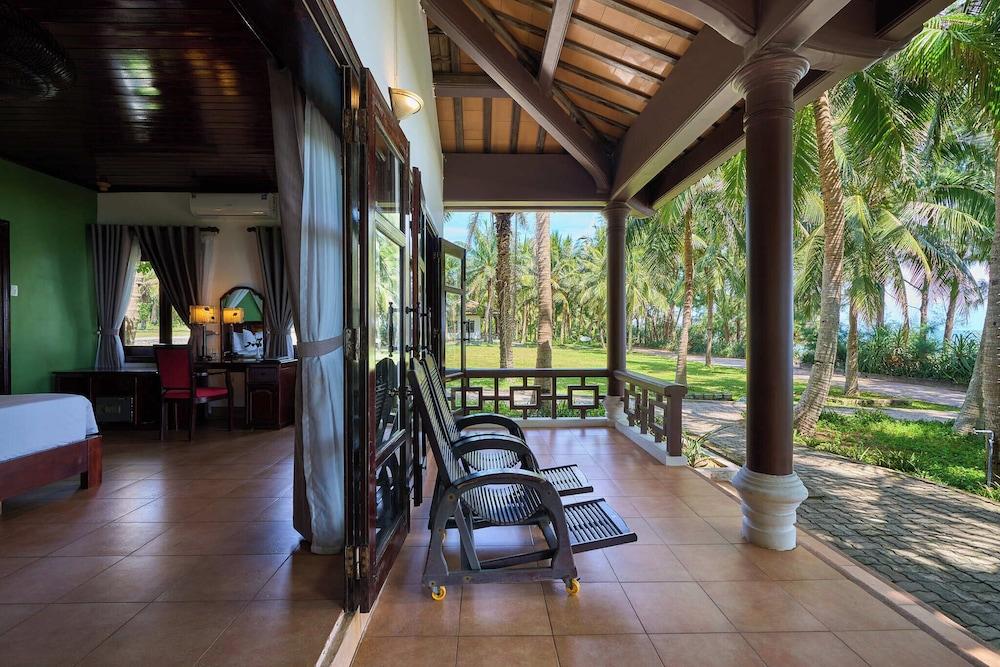 Lăng Cô Beach Resort Exterior